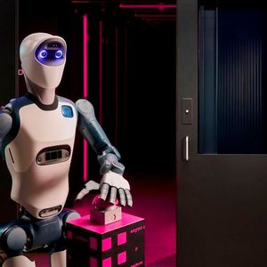 Der Münchner Anbieter „Agile Robots“ bringt künstliche Intelligenz mit Robotik in die Industrial AI Cloud ein.(Bild:  Deutsche Telekom AG / Cindy Albrecht)