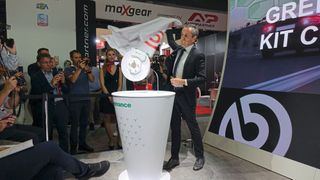 Der Greenance-Kit von Brembo soll dank aufeinander abgestimmter Scheiben und Beläge die dreifache Lebensdauer und 80 Prozent weniger Abrieb aufweisen. (Bild: Rosenow – »kfz-betrieb«)