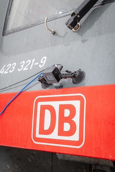 Das Fahrzeug wurde mit Außenkameras… (Bild: Deutsche Bahn | Thomas Kiewning)