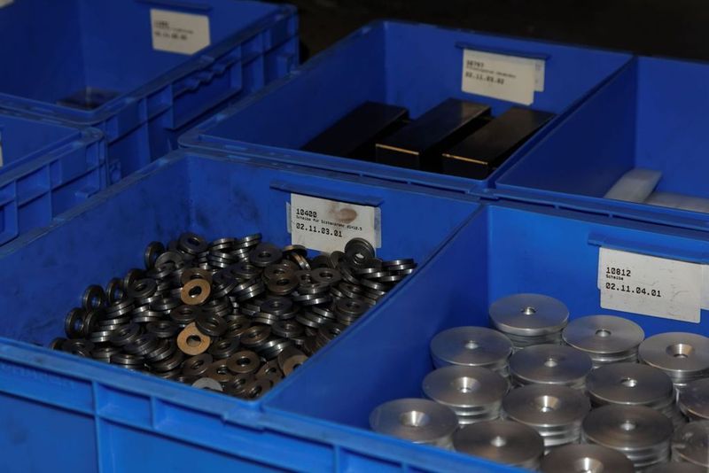 Vielfältige Werkstücke aus Metall: Umgeformte Bleche, Dreh- und Frästeile (Archiv: Vogel Business Media)