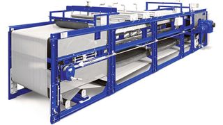 Nach dem Abscheiden des Salzwassers filtriert ein BHS-Traggurtfilter mit kontinuierlicher Vakuumfiltration die Suspension, die Metalle bleiben als Feststoff zurück. (Bild: BHS Sonthofen)