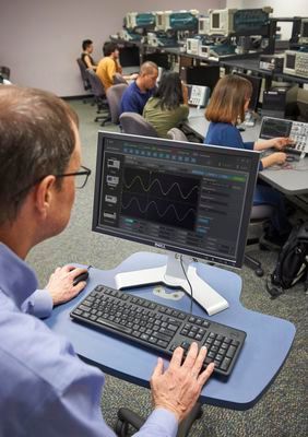 Mit der TekSmartLab Application V3.0 können Lehrende zentral auf die vernetzten Oszilloskope zugreifen. (Tektronix)