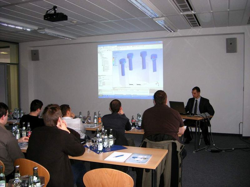 Die Teilnehmer dieses Infotages in Würzburg lernten die Vorteile und die Vorgehensweise der konstruktionsbegleitenden FEM-Berechnung kennen. (Archiv: Vogel Business Media)