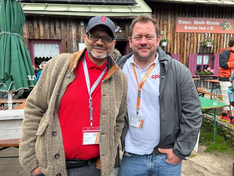 Rui Pinto Bareto (l.) und Nikolai Wisotzky vom CPN-Netzwerk waren ebenfalls beim Gipfeltreffen dabei.   (Bild: Vogel IT-Medien)