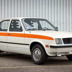 Mit dem OSV 40 („Opel Safety Vehicle“) zeigte Opel, wie sicher seinerzeit ein Kleinwagen sein konnte. Dabei stand die Zahl 40 dafür, dass das Auto einen Crash mit Geschwindigkeiten bis 40 Meilen pro Stunde relativ gut überstand.(Bild:  Opel Automobile GmbH)