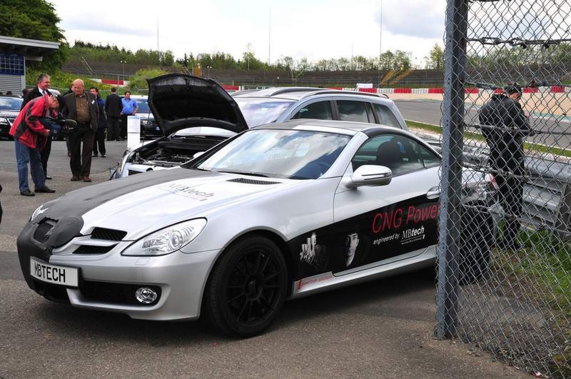 Die Daimler-Tochter MBTech zeigt mit dem Erdgas-SLK, dass Fahrfreude und der alternative Kraftstoff gut zusammenpassen. (Archiv: Vogel Business Media)