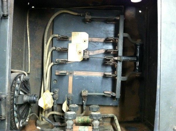 Ladegerät aus den 1920er Jahren zum Aufladen von Elektroautos von Detriot Electric (DetroitElectric.org)