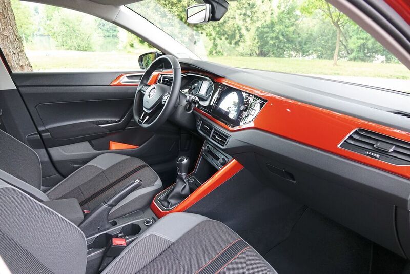 Der Innenraum ist farbenfroh gestaltet. Die VW-typische Nüchternheit ist trotzdem unverkennbar. (Sven Prawitz/»Automobil Industrie«)