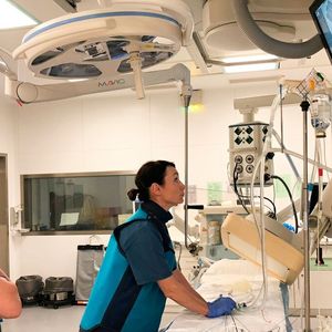 Auf Basis der Rückmeldungen wurden die Oberflächen, Formen und Strukturen so verändert, dass die Herzmodelle immer realistischer wurden. Nach Schulungstest an den statischen Modellen wurden die Herzimitate schließlich zum Pulsieren gebracht.