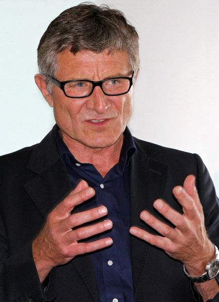 Manfred E. Neubert, Vorsitzender der Geschäftsführung der SKF GmbH: „Für uns ist es wichtig, dass wir die Zukunft des Motorsports und die damit verbundene Technik dort beeinflussen können, wo sich auch der Nachwuchs damit beschäftigt.“ (Bild: SKF)