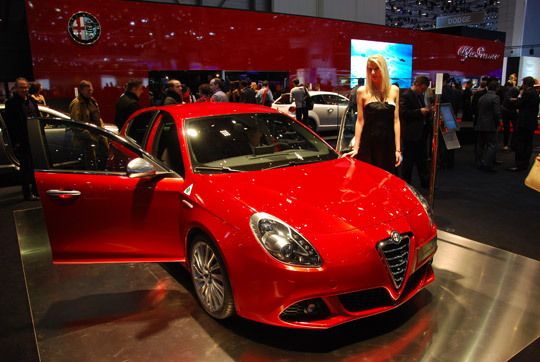 Unter den Neuvorstellungen befindet sich auch eine Dame: Alfa Romeo präsentiert das Modell Giulietta.  (Archiv: Vogel Business Media)