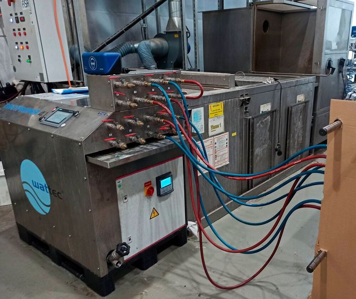 Dreyproper in action: With the help of a frequency-controlled pump and a compressed air connection, it injects air bubbles into the volume flow of the cleaning agent so that even stubborn limescale and sludge deposits can be removed. (Source: Gardena Manufacturing)