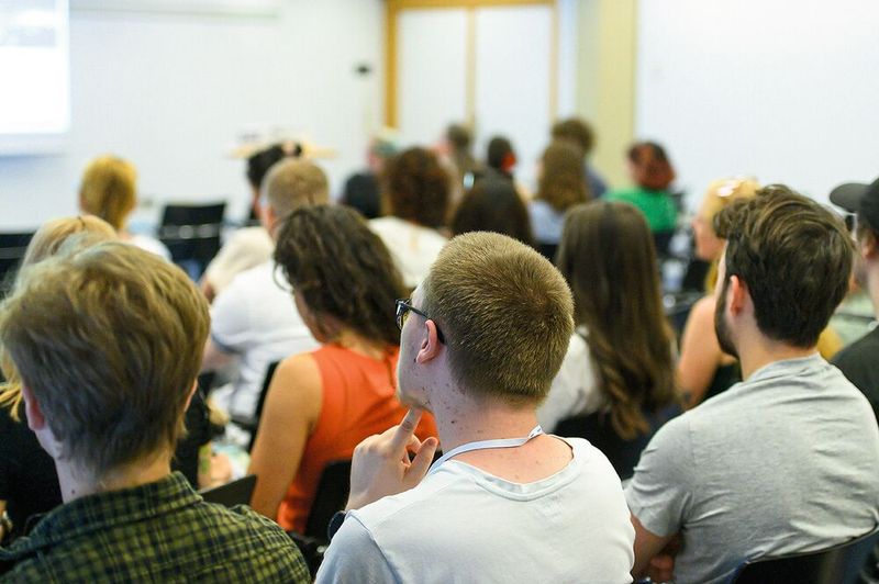 Die Fachvorträge gehören zum Rahmenprogramm jeder LAB-SUPPLY und sind – wie die Messe selbst – kostenlos. Die Themen reichen von allgemeinen Labortipps bis hin zu spezifischen Vorträgen zu einzelnen Analysemethoden oder neuen Laborgeräten.    Mehr Infos zu den kommenden LAB-SUPPLY-Messen finden Sie auf www.lab-supply.info (Bild: Stefan Stark)