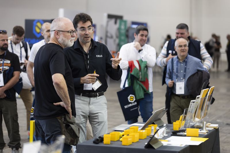 Im Mittelpunkt der Ausstellung standen Produkte und Dienstleistungen rund um Schraubverbindungen, -technik, -werkzeuge sowie Einkauf und Beschaffung von C-Teilen. (Bild: Xavier Vila)