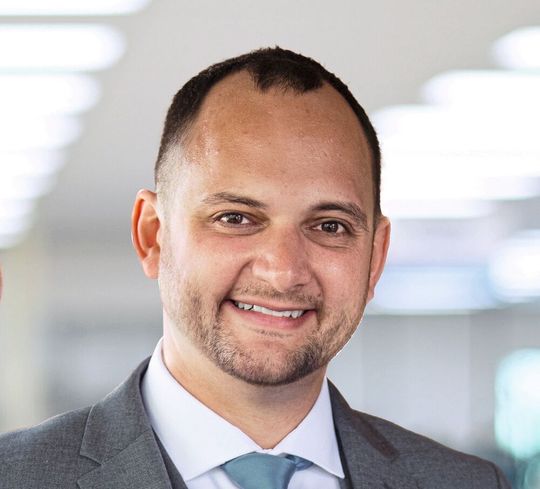 Justin Bressi, Business Development Manager bei Aerotech Inc., erläutert die Rolle präziser Motion-Control-Systeme in der Skalierung moderner Packaging-Prozesse.(Bild:  Aerotech)