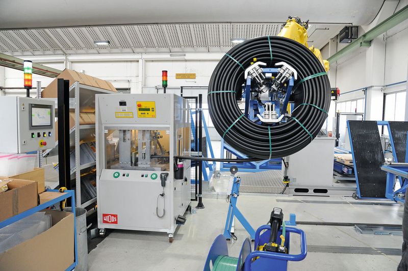 Der von Robofact konzipierte und gebaute Greifer ist so ausgelegt, dass auch bei aussermittigem Schwerpunkt der Last von maximal 350 kg noch Reserve vorhanden ist.  (Fanuc)