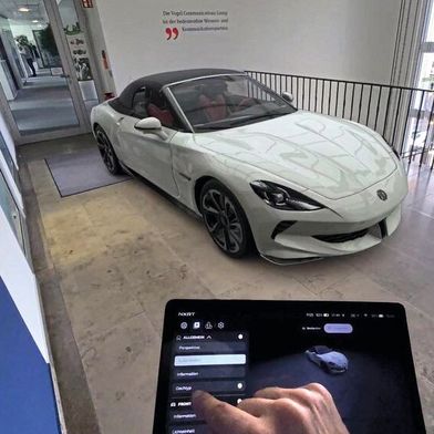 Mit Heroshow von NXRT kann man sich mal einen Sportwagen ins Treppenhaus holen. Das System funktioniert ortsungebunden und ist damit ideal für Events. (Bild: NXRT)