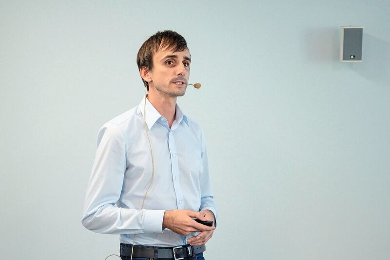 Im Forum Getriebebauformen referierte Kevin Daubach von der TU Kaiserslautern darüber, wie sich der Wirkungsgrad von Schneckengetrieben optimieren lässt. (J. Untch/Vogel Corporate Media)