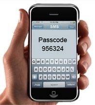 Im Gegensatz zu der bereits beschriebenen Token-Methode werden SMS-Lösungen, die Mobiltelefone als reinen Empfänger nutzen, immer interessanter, da sie bequem, einfach zu implementieren und günstig sind. Das OTP wird bei dieser Methode als SMS-Nachricht auf das Mobiltelefon des Nutzers geschickt. (Archiv: Vogel Business Media)