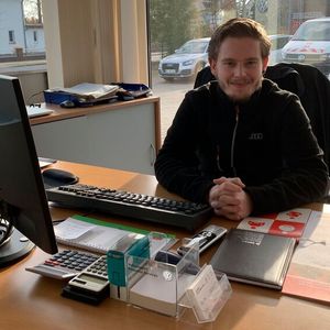 Markus Zilinsky vom Autohaus Horn & Seifert GmbH in Sachsen darf sich bester Automobilkaufmann nennen.(Bild:  Autohaus Horn & Seifert GmbH)