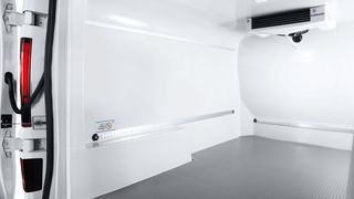 Bei den neuen Branchenmodellen auf Basis des Fiat Talento und des Doblò Cargo kommen integrierte Kühl-/Heizaggregate von Webasto-Diavia zum Einsatz. (Bild: FCA)