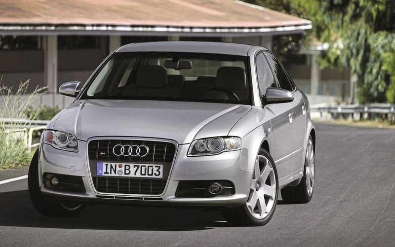 Auch älteren Fahrzeugen kann Rückruf wegen eines Airbag-Austauschs drohen – wie der Baureihe B8 des Audi A4.(Bild:  Audi AG)