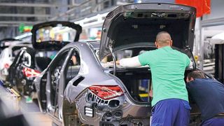 Die Autoindustrie wächst kaum noch, lautet das Fazit einer Studie des Beratungsunternehmens Ernst & Young. (Daimler)
