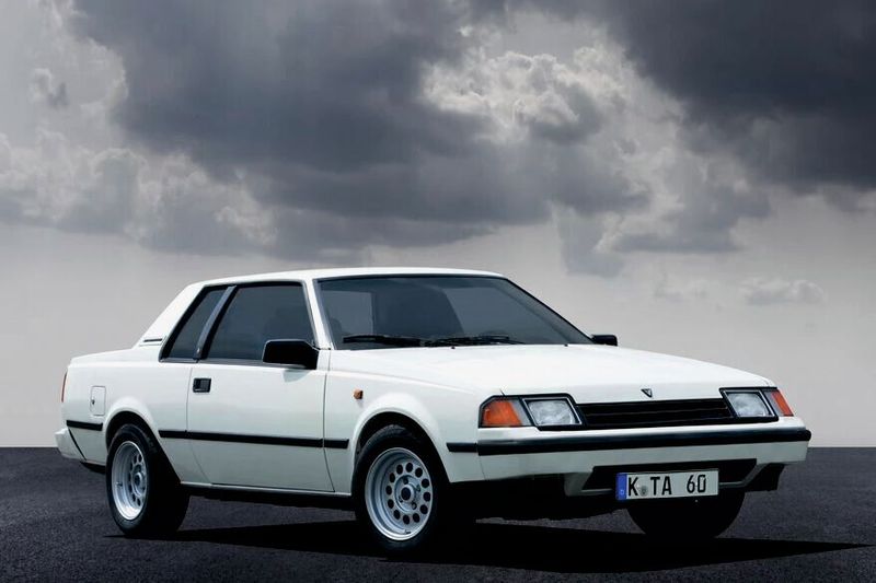Die dritte Generation des Celica besaß Japans ersten Großserien-16-Ventiler, der 91 kW/124 PS bei 6.600/min entwickelte. Wer mehr Leistung wünschte, konnte das sportliche Spitzenmodell Celica Supra 2.8i mit 125 kW/170 PS starkem 2,8-Liter-Sechszylinder ordern. (Bild: Toyota)