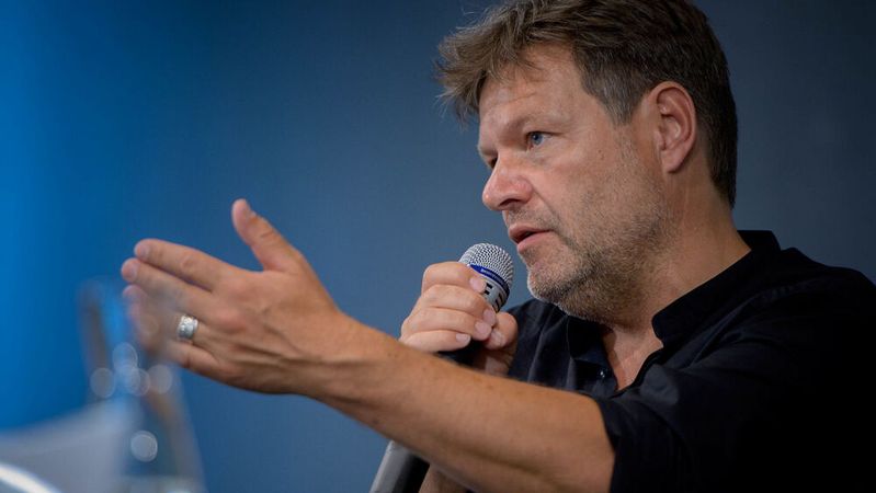 Wirtschaftsminister Robert Habeck legt Pläne für eine umfassende Förderung der deutschen Industrie vor. (Bild:  Stephan Röhl/Heinrich-Böll-Stiftung (CC BY-SA 2.0 DEED))
