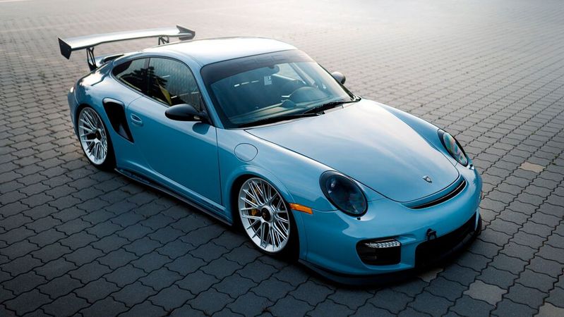 Der Jahresumsatz der Tuningbranche – ohne Performance-Linien der Fahrzeughersteller – liegt bei rund zwei Milliarden Euro. Der höchste Anteil entfällt auf Räder und Reifen sowie Fahrwerkkomponenten.(Bild:  Lowcalhero)