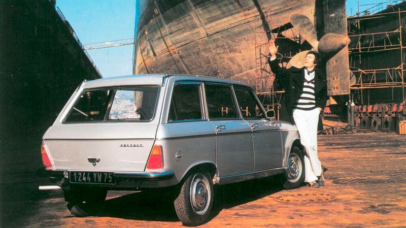 Es lebe die Revolution: Mit dem Peugeot 204 Break drang der Diesel 1967 erstmals in die frontangetriebene Kompaktklasse ein, und Peugeot stieg auf zur Nummer eins im Dieselmarkt auf. Mit 1255 cm³ Hubraum und einer Leistung von 40 PS (29 kW) war er damals der kleinste Diesel-Pkw der Welt. (Bild: Peugeot)