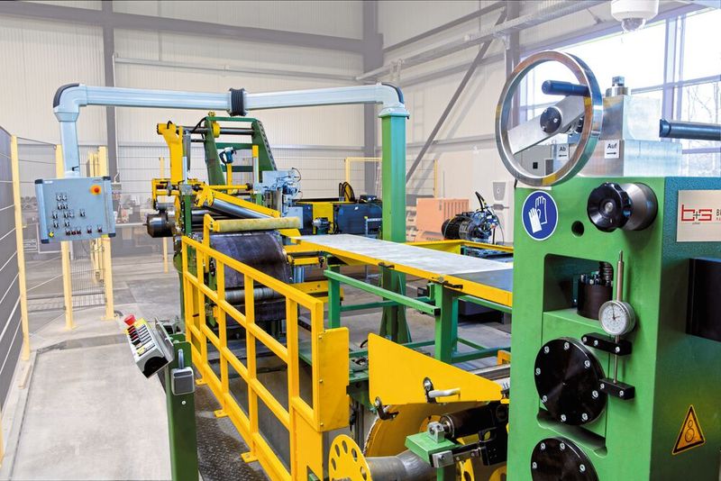 Präzisions-Längsteilanlage bei Band- und Feinstahl Service Rudolph und Brockmann GmbH in Rückansicht. (Bild: B+S)