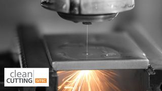Mit dem wasserstrahlgeführen Laserschneiden gelingen sauberste Schnitte an dünnen Blechen und Folien. Ein Pluspunkt ist die gratfreie Bearbeitung, sagt Sitec. Das Unternehmen integriert das von Avonisys optimierte Verfahren jetzt in den Laserschneidmaschinen seiner LS-Baureihe. (Sitec)