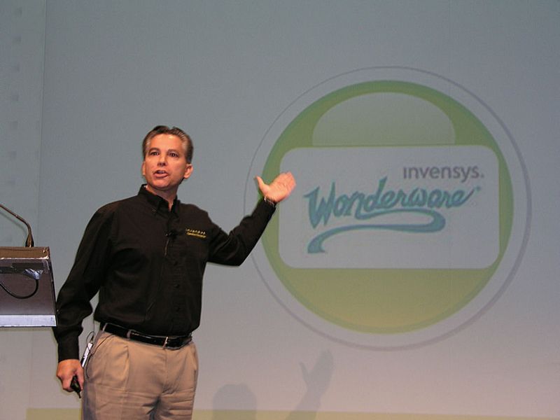 Mark Davidson, Vize-Präsident Global Marketing vertritt Sudipta Bhattacharya, CEO von Invensys Operations Management, mit der Vorstellung der zukünftigen Wachstumstreiber aus Invensys-Sicht: Nachhaltigkeit im Sinne des Umweltschutzes, Produktions-Excellence, Productivity Asset und Control/Safety Excellence. „Einfach nur das zu tun, was wir in der Vergangeheit gatan haben, reicht nicht aus. Unsere Vision ist, hier künftig eine Führungsrolle einzunehmen!“  (Bild: PROCESS)