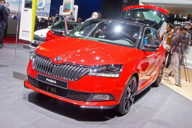 Mobil sein geht definitiv günstiger, beispielsweise mit dem überarbeiteten Skoda Fabia, mit dem man schon mit knapp über 12.000 Euro Investition losfahren kann. (SP-X/Matthias Knödler)