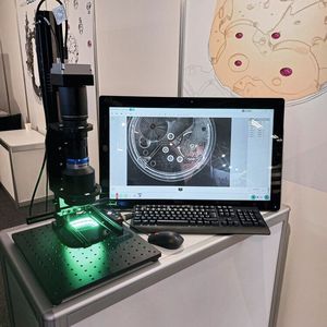 Equipement de vision industrielle haute résolution 45 Mégapixel pour la visualisation, l’inspection et la mesure de composants horlogers de haute précision. Réalisation du logiciel Vision et de la station par Dgtis.(Source :  Dgtis SA)