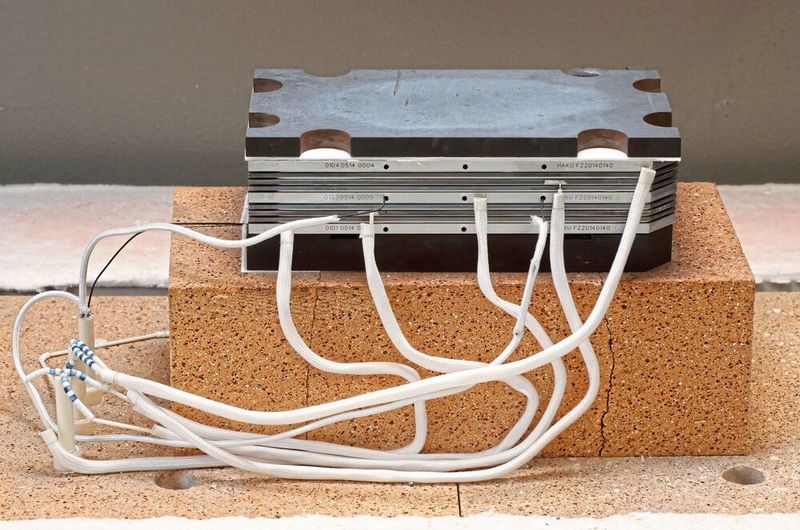 Erfahrung: Wissenschaftlerinnen und Wissenschaftler des Forschungszentrums Jülich arbeiten schon seit 25 Jahren an der SOFC (Solid Oxide Fuel Cell), für deren Entwicklung sie 95 Patente erhalten haben.  (Forschungszentrum Juelich)