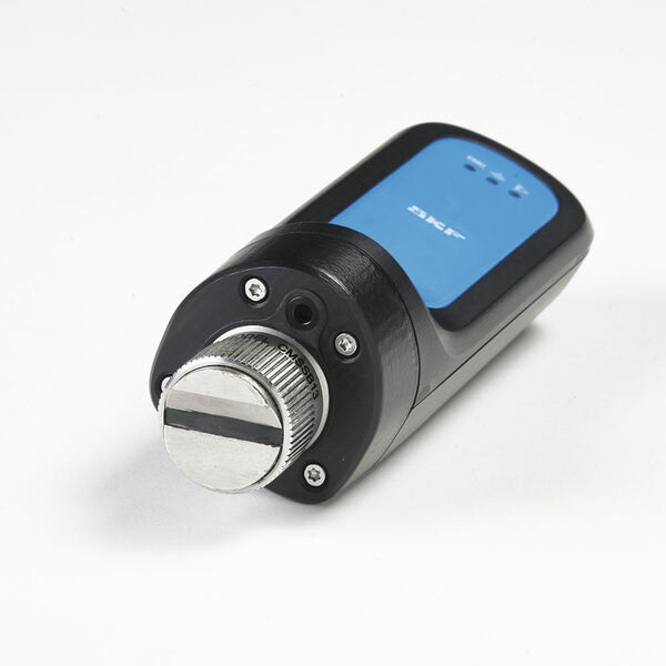 Ebenso simpel wie effektiv: Der tragbare Sensor von SKF Enlight QuickCollect liefert eine Vielzahl betriebswichtiger Daten, beispielsweise in Bezug auf Vibrationen oder Temperaturen. (SKF)