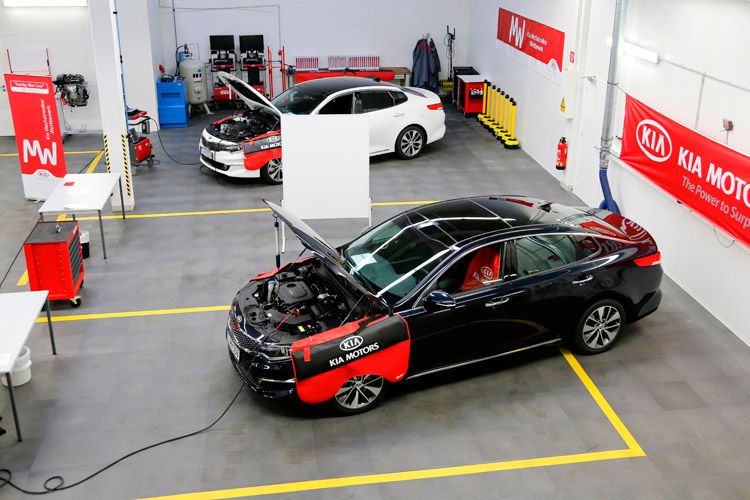 Kia hatte seine Mechatroniker in die Kia-Academy nach Kronberg im Taunus eingeladen. (Foto: Kia)
