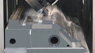 Im neuen Schleifzentrum von Epucret erhalten Maschinenkomponenten und -gestelle den letzten Schliff. Bild: Epucret (Archiv: Vogel Business Media)