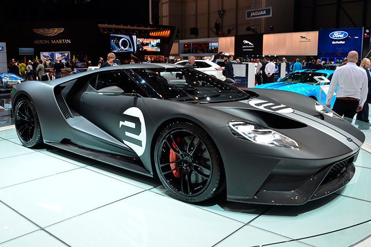 Die „GT 66 Heritage Edition“ des neuen Ford GT ist eine limitierte Sonderausführung zu Ehren des GT40 Mark II, den Bruce McLaren und Chris Amon 1966 in Le Mans zum Triumph gefahren haben. (Rehberg / »kfz-betrieb«)