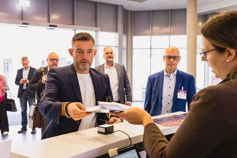 Impressionen vom 24. Würzburger EMS-Tag: Im Mittelpunkt standen aktuelle Branchenthemen, praxisnahe Impulse und insbesondere der persönliche Austausch innerhalb der EMS-Community. (Bild: Stefan Bausewein)