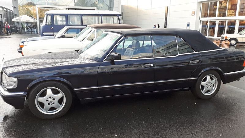 Noch nie gesehen? Kein Wunder! Einen 500 SEL wie diesen baute die Firma Caruna aus der Schweiz lediglich zwölf Mal zum Cabrio um. (Bild: Dominsky – VCG)