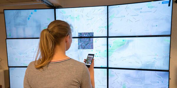 Künstliche Intelligenz findet immer häufiger Anwendung in unserem Alltag, zum Beispiel im Bereich Mobilität. (Bild:  Jens Grubert, Hochschule Coburg)