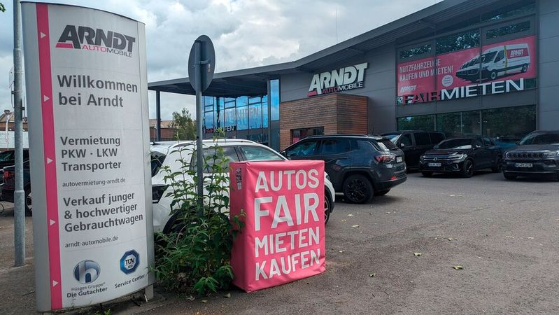 An der Düsseldorfer Automeile Höherweg ist Arndt prominent vertreten.(Bild:  Simon – VCG)