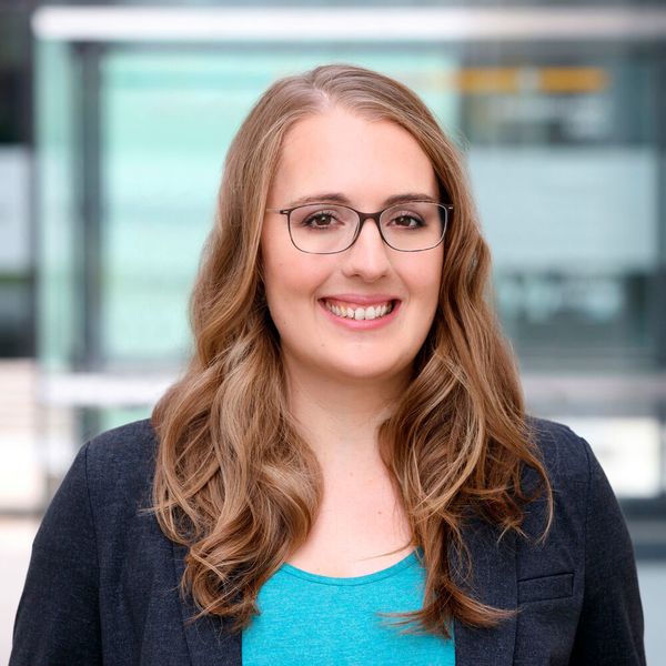 Katharina Dröge, MdB, Wirtschaftspolitische Sprecherin von B90/Die Grünen: „Wir Grünen möchten die Investitionstätigkeit fördern – z.B. durch verbesserte Abschreibungsbedingungen, wie degressive AfA von mindestens 25 Prozent – um so Investitionen in Klimaschutz und Digitalisierung zu unterstützen.“ (Cornelis Gollhardt)