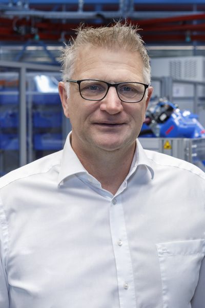Für Joachim Hölzl ist der größte Vorteil der Anlage die gewonnene Flexibilität. (Bild: Yaskawa Europe GmbH)