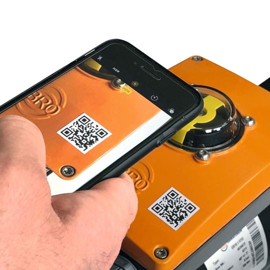 Die Ebro-App identifiziert die Baugruppe per Bluetooth oder QR-Code. Spezifikation und Auswertungen können im Klartext ausgelesen und direkt in die Cloud des Anwenders übertragen werden. Die Ebro-App identifiziert die Baugruppe per Bluetooth oder QR-Code. Spezifikation und Auswertungen können im Klartext ausgelesen und direkt in die Cloud des Anwenders übertragen werden.