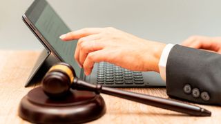 Laut Sachsen-Anhalts Justizministerin Franziska Weidinger kann die Digitalisierung in deutschen Justizbehörden nur mit Hilfe des Bundes klappen (© MU Studio – stock.adobe.com)