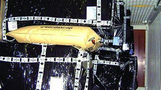 Das videoüberwachte Einschweißen der Paletten verhindert, dass innerhalb der Logistikkette Teile der Fracht unbemerkt verschwinden können. (Archiv: Vogel Business Media)